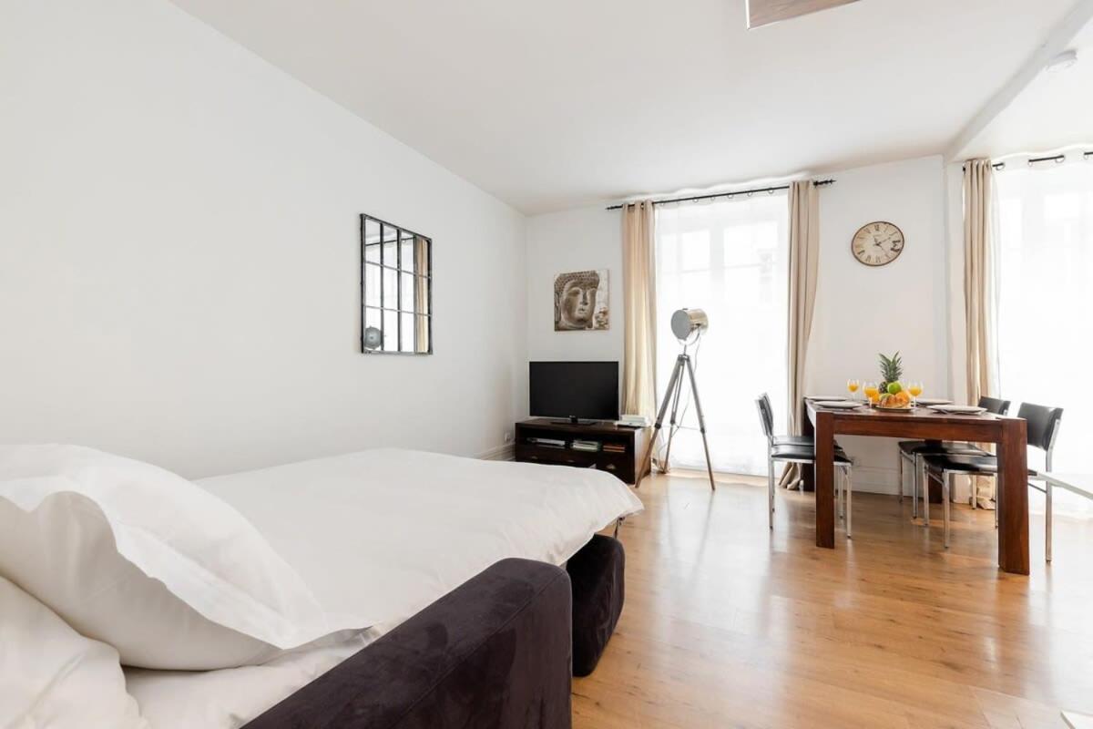 Avenue De Mars 2Br Apartment ปารีส ภายนอก รูปภาพ