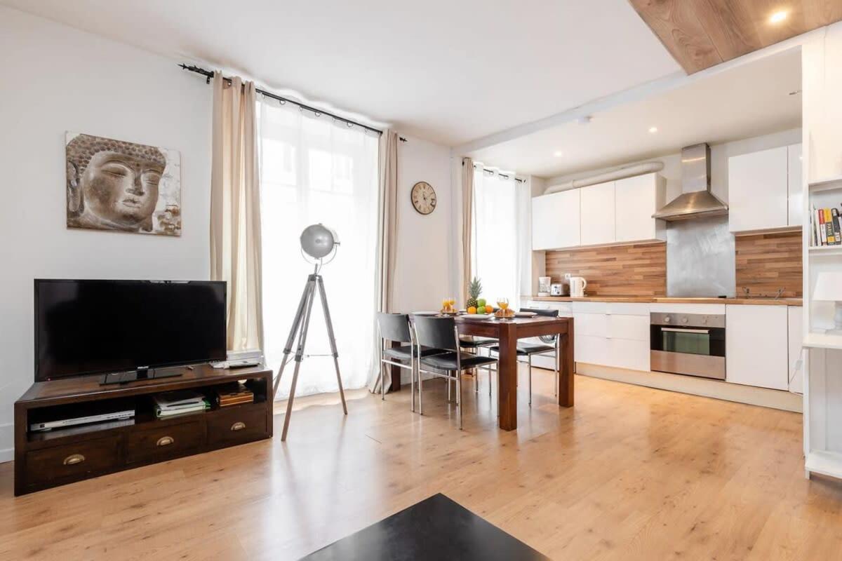 Avenue De Mars 2Br Apartment ปารีส ภายนอก รูปภาพ